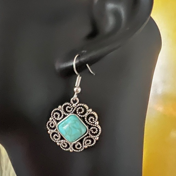 Amazing elegant set of necklace and earring - Picture 4 of 5